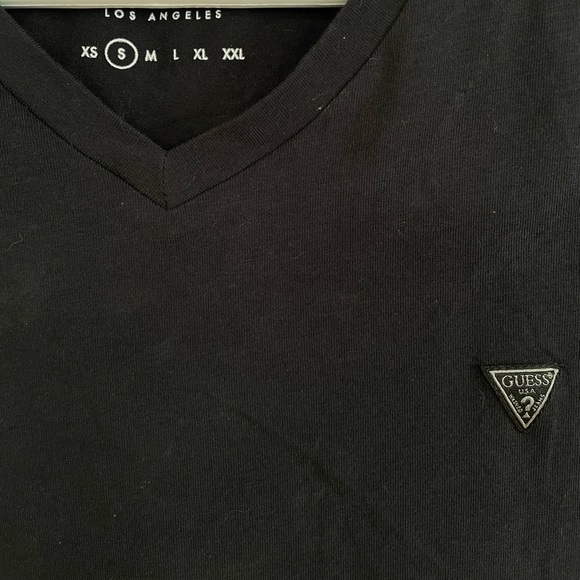 Guess V Neck - Picture 2 of 2